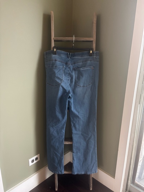 Wit&Wisdom Barely Bootcut Jeans - Picture 5 of 7